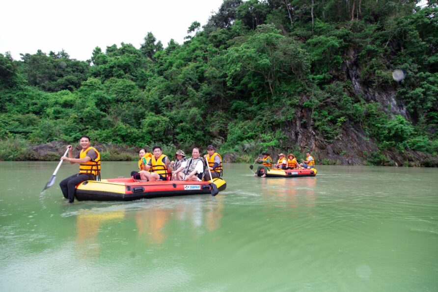 Trải nghiệm chèo thuyền Kayak và Camping giữa thiên nhiên hùng vĩ của Tây Nguyên